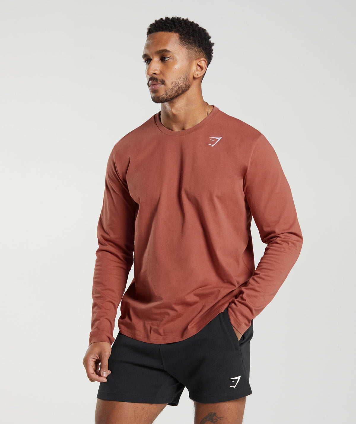 gymshark-crest-long-sleeve-t-shirt-persimmon-red-ss23