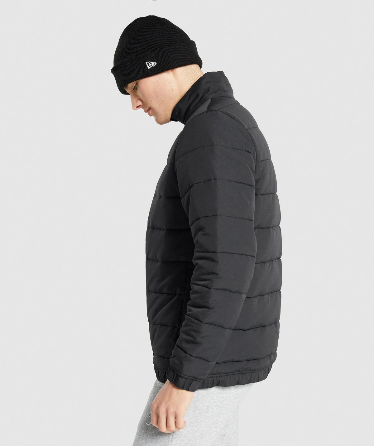 gymshark-crest-puffer-jacket-black-aw21
