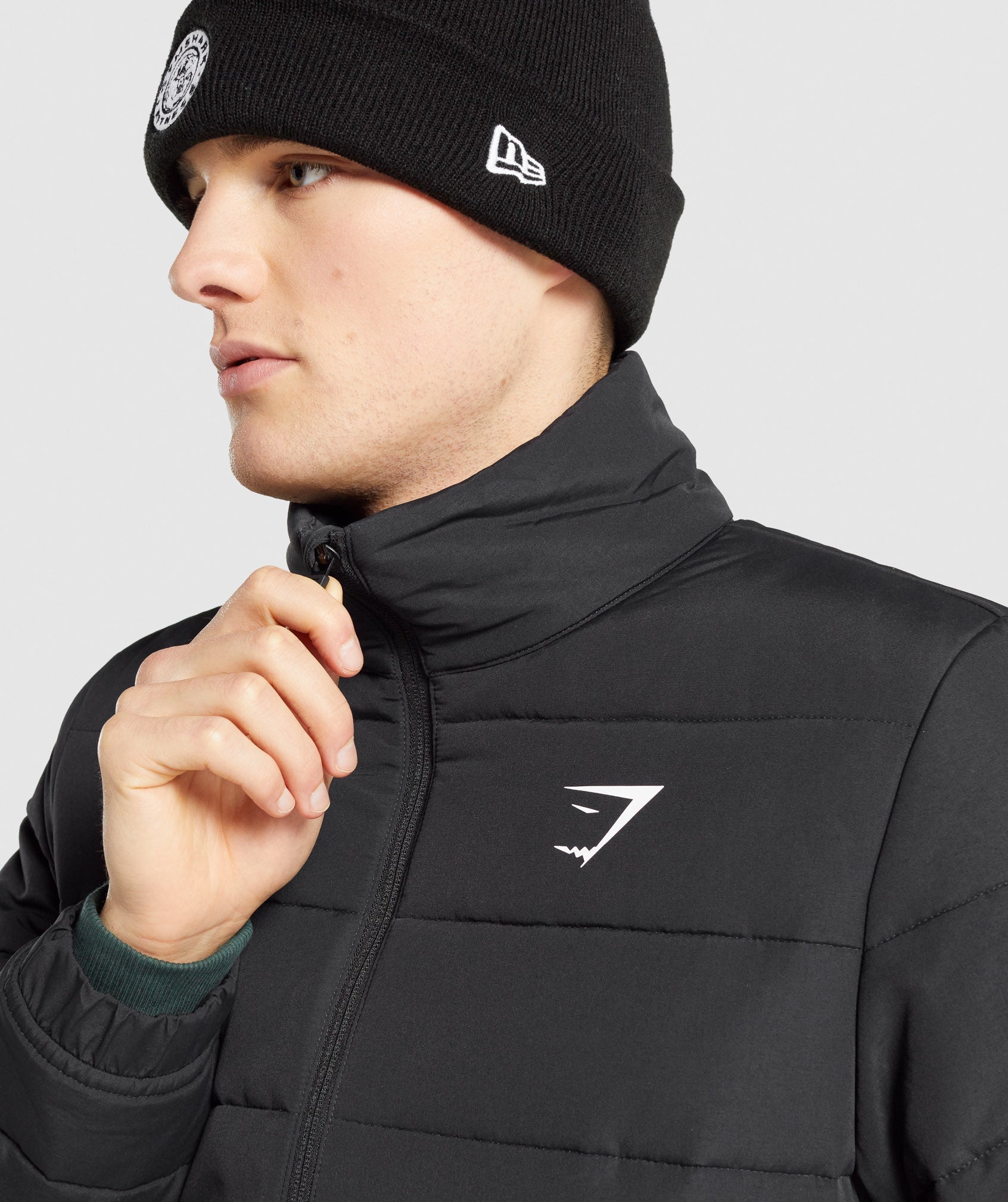 gymshark-crest-puffer-jacket-black-aw21