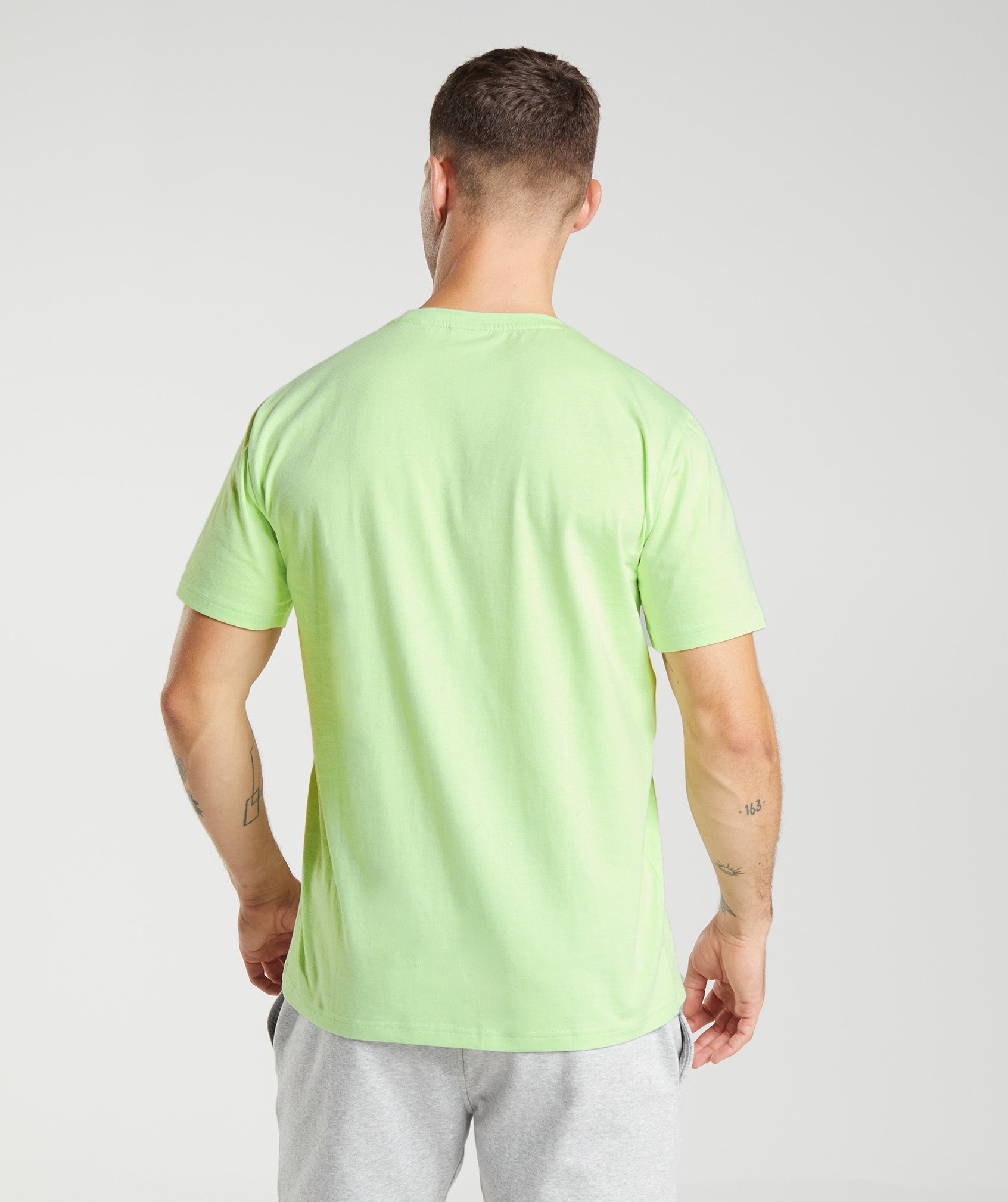 gymshark-crest-t-shirt-kiwi-green-aw22