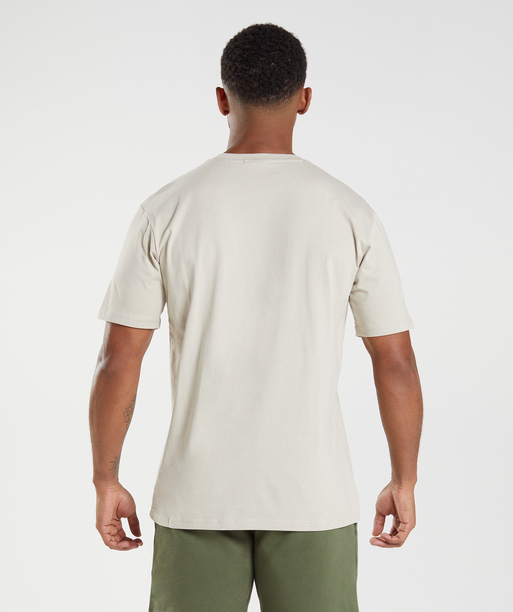 gymshark-crest-t-shirt-pebble-grey-aw22