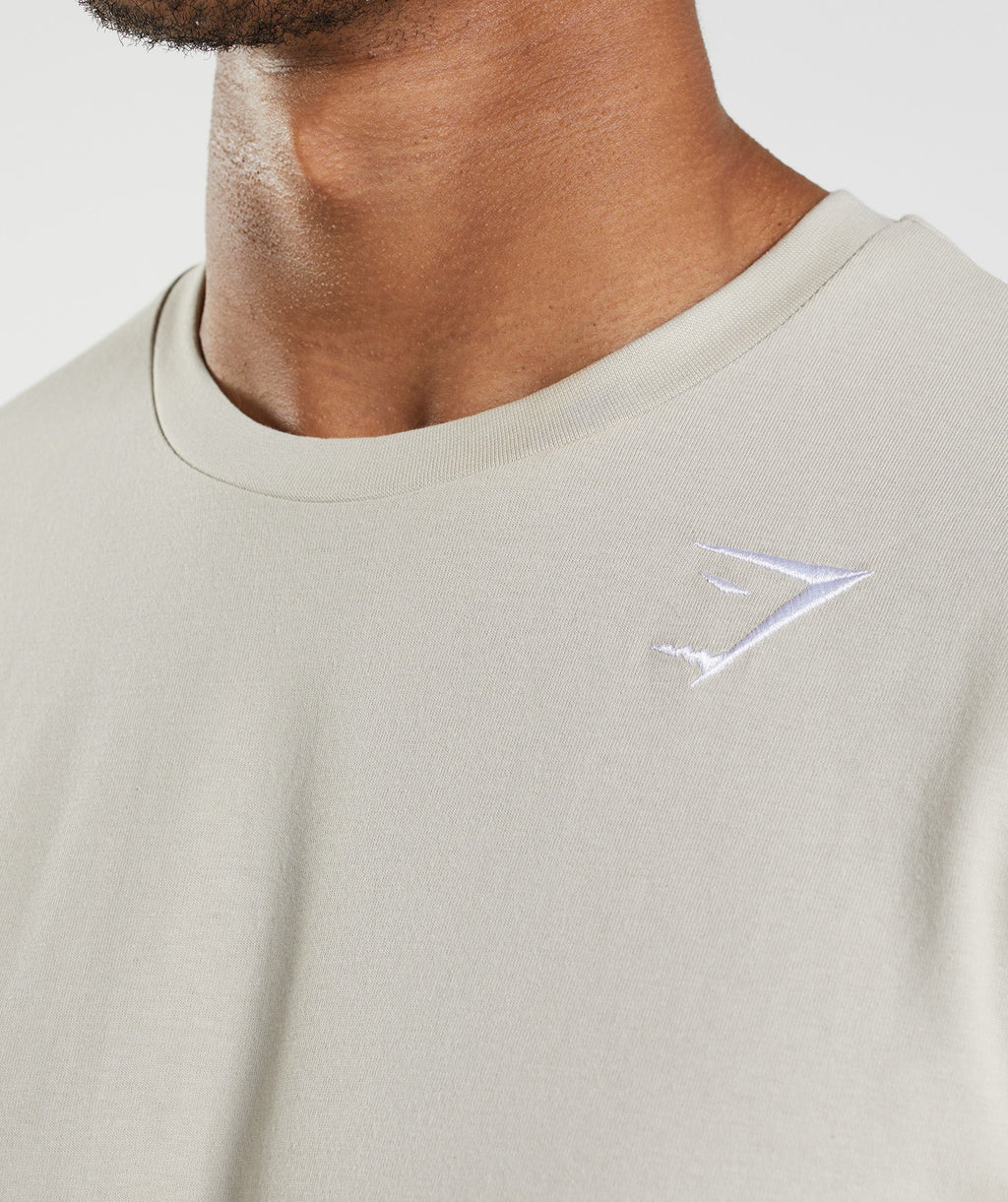gymshark-crest-t-shirt-pebble-grey-aw22