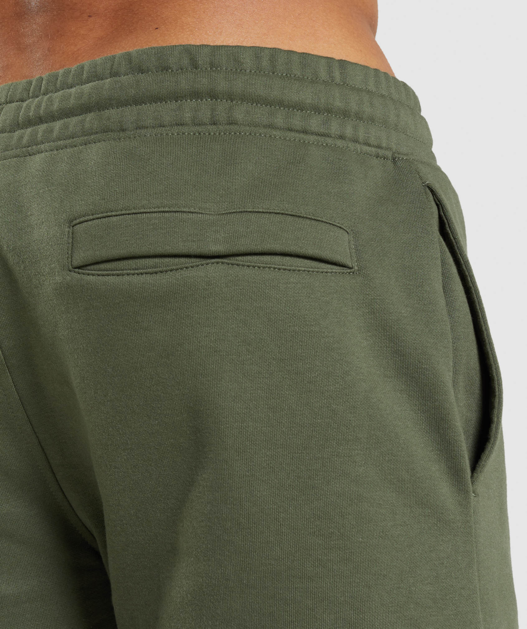 gymshark-crest-7-shorts-core-olive-ss22