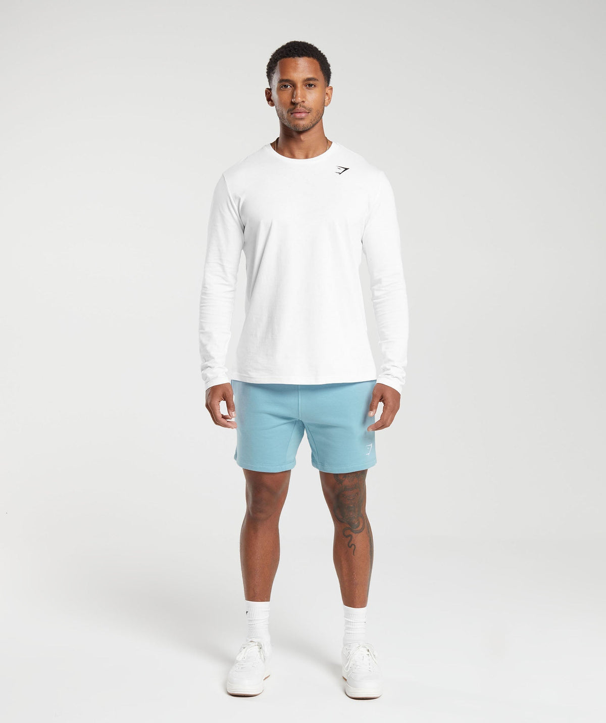 gymshark-crest-7-shorts-iceberg-blue-ss23
