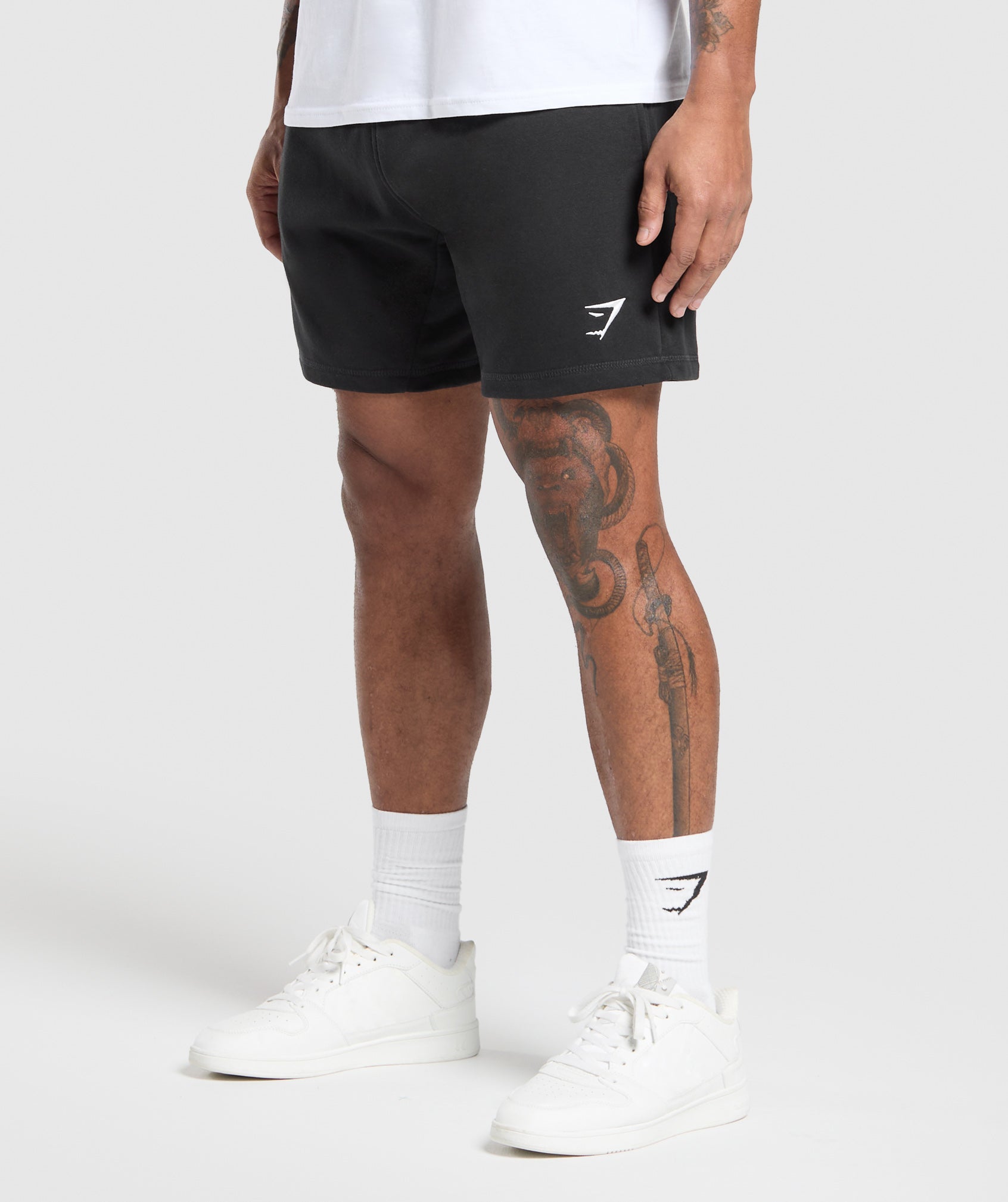 gymshark-crest-7-shorts-black-ss22