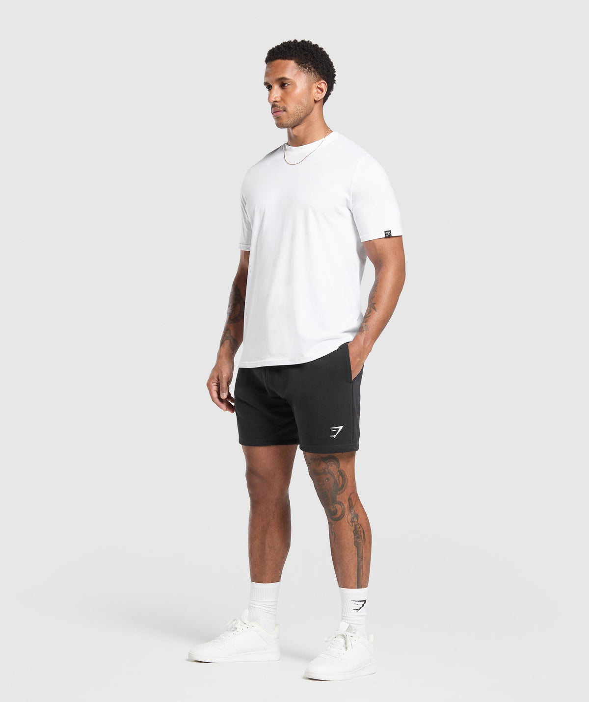 gymshark-crest-7-shorts-black-ss22