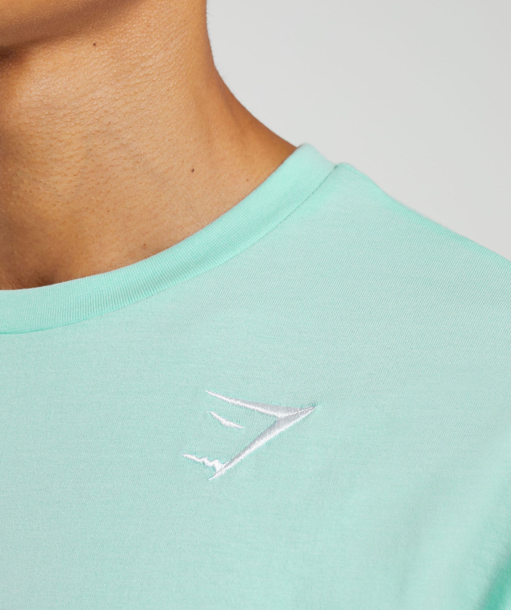 gymshark-crest-t-shirt-serene-blue-aw23