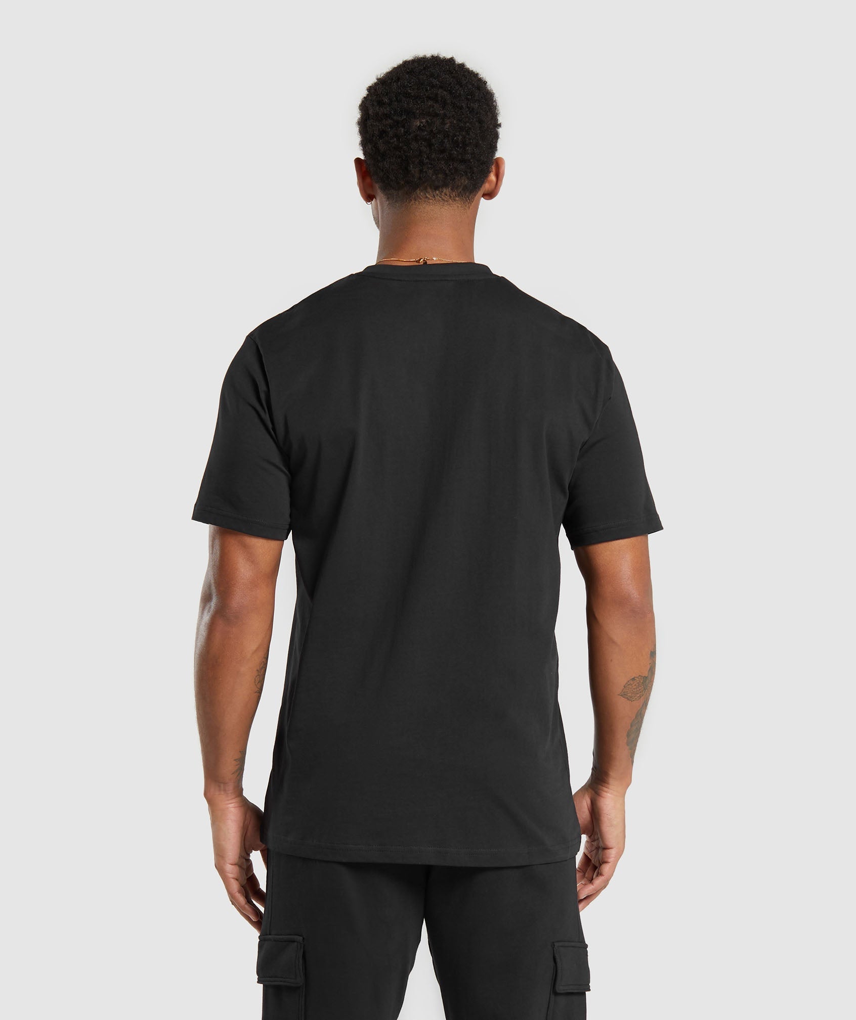 gymshark-crest-v-neck-t-shirt-black-ss24