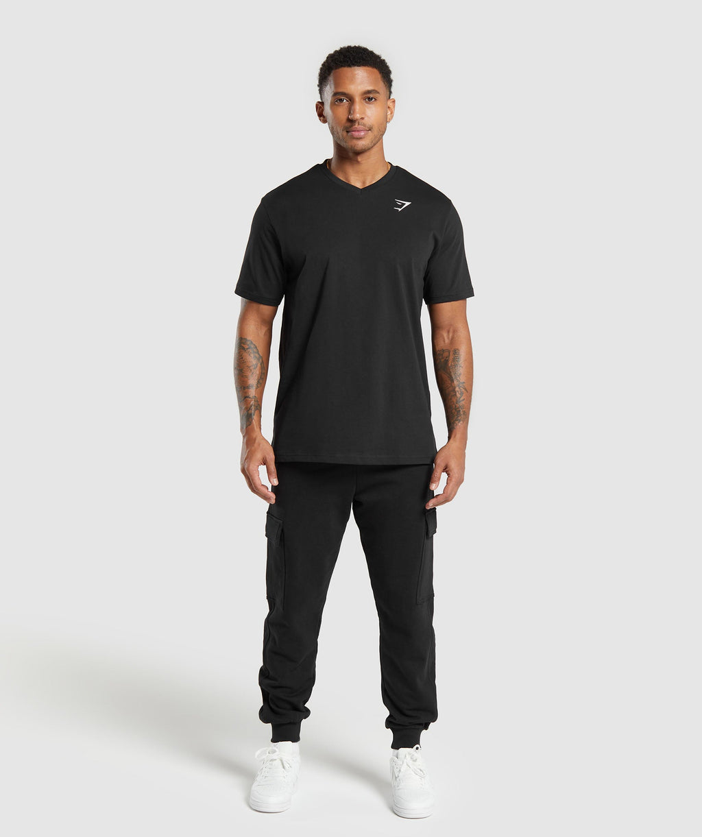 gymshark-crest-v-neck-t-shirt-black-ss24