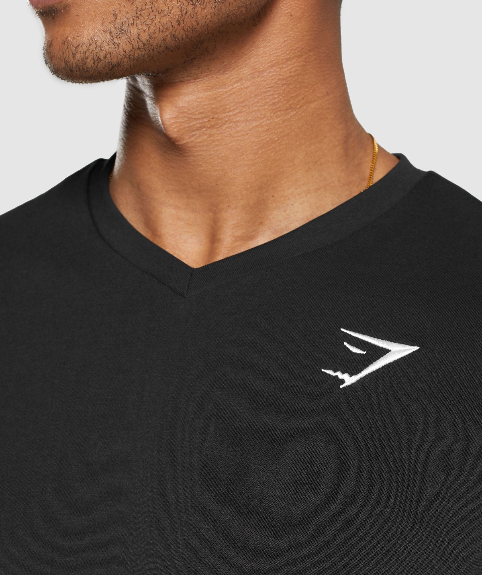 gymshark-crest-v-neck-t-shirt-black-ss24