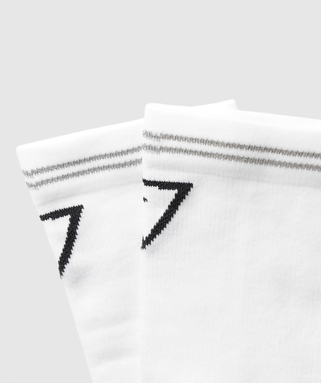 gymshark-crew-running-socks-white-aw24