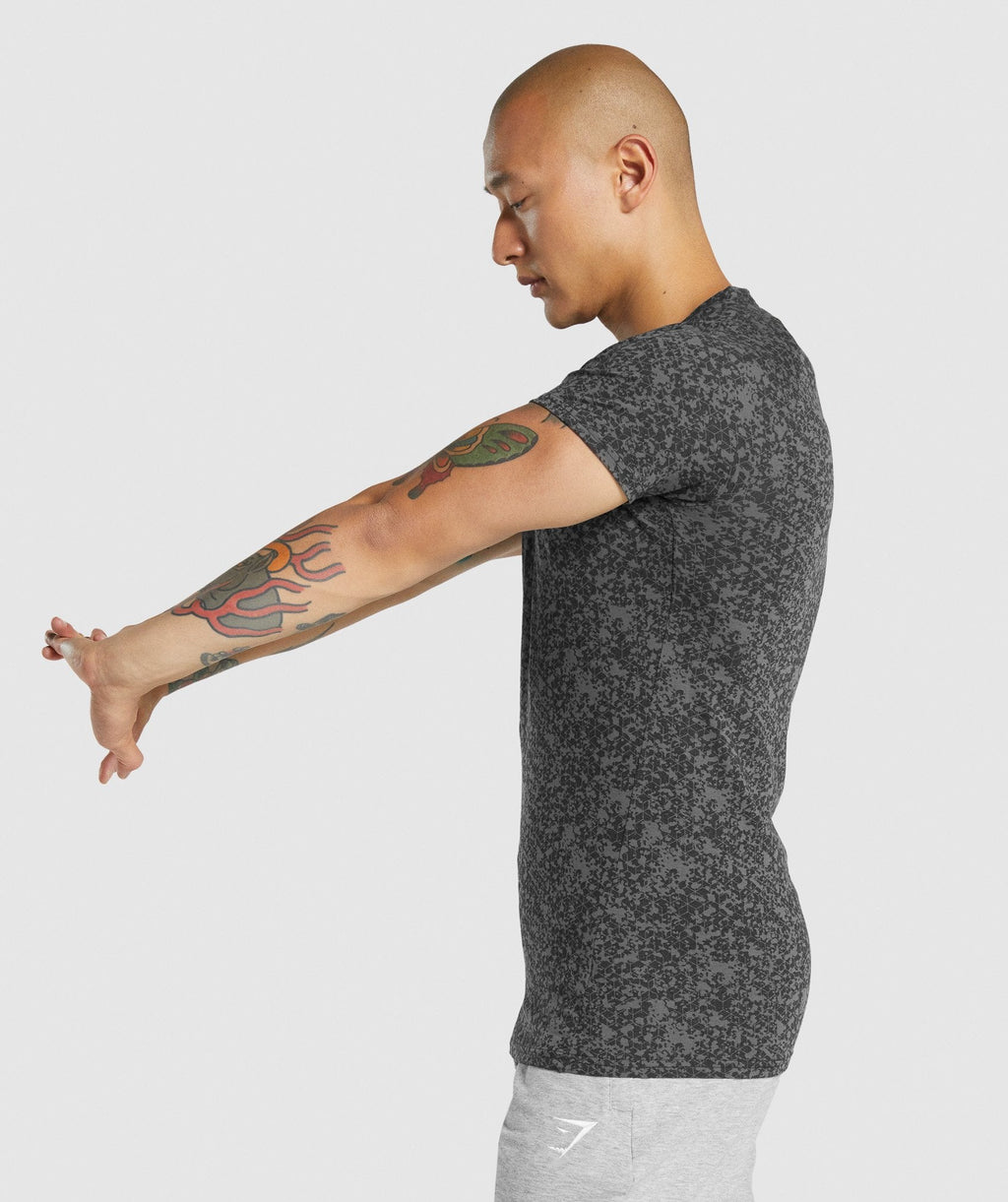 gymshark-critical-muscle-fit-t-shirt-charcoal-print-aw21