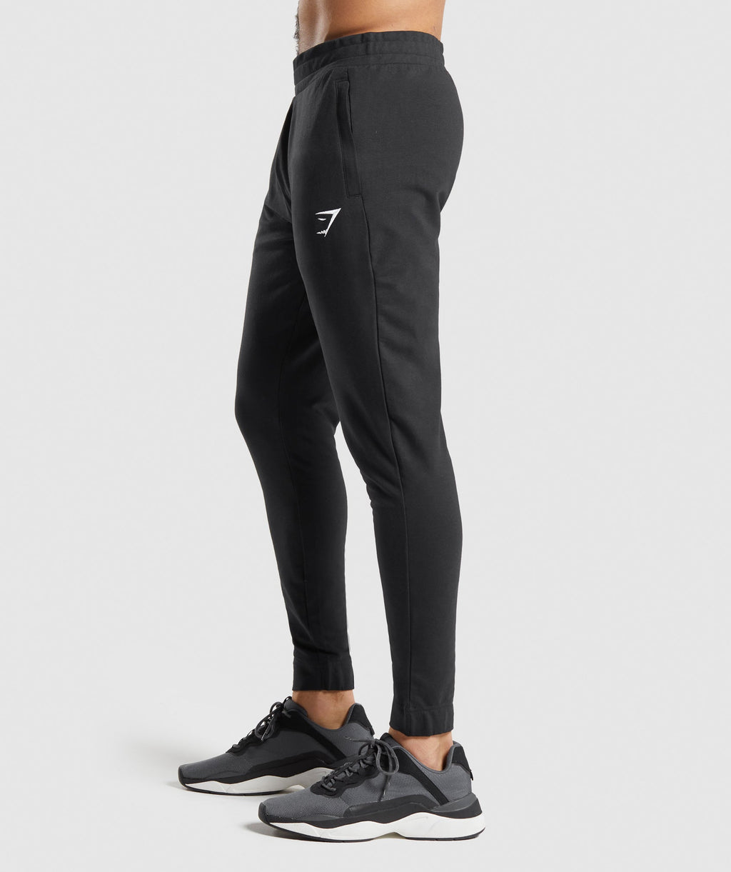 gymshark-critical-joggers-black-aw21