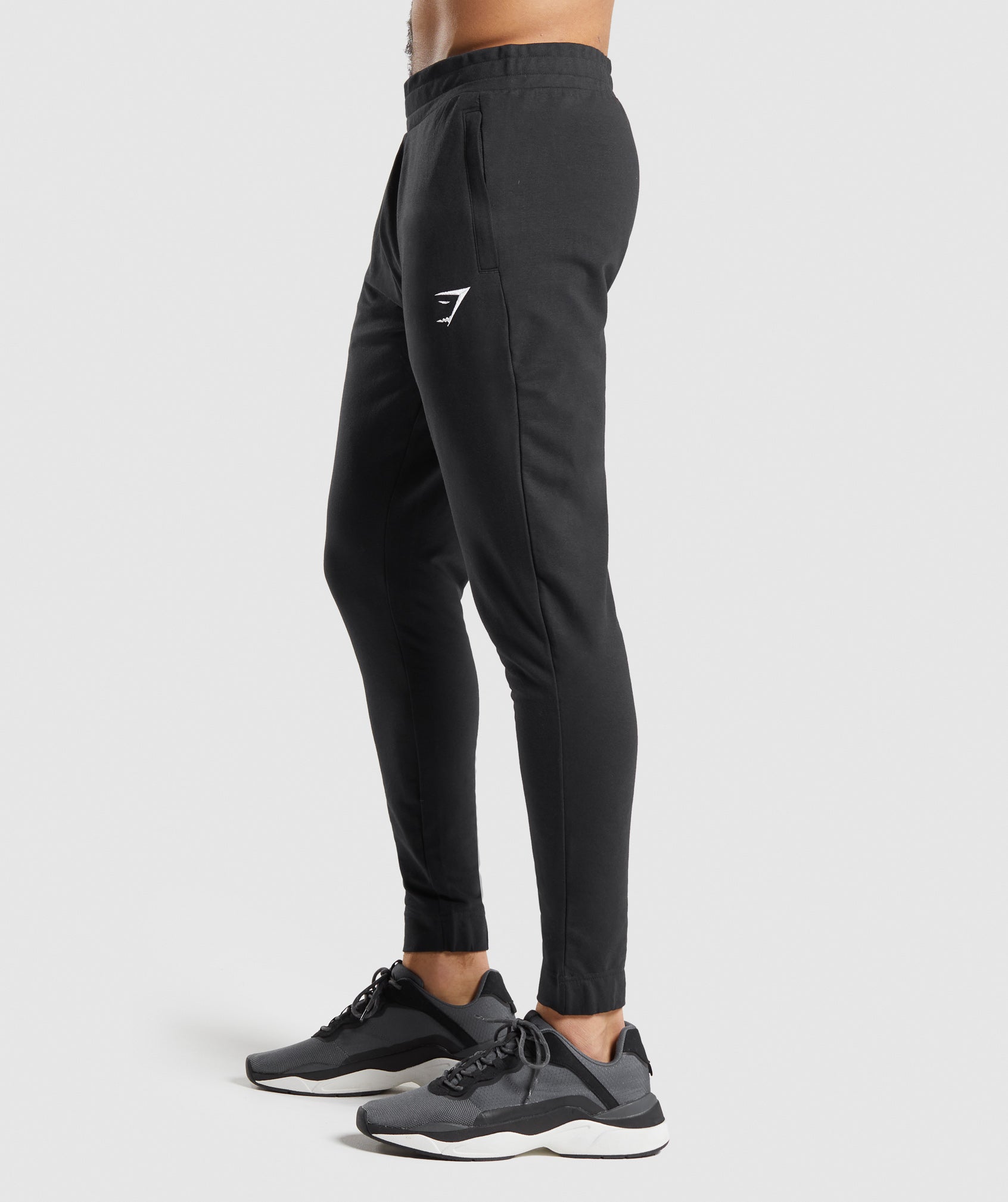 gymshark-critical-joggers-black-aw21