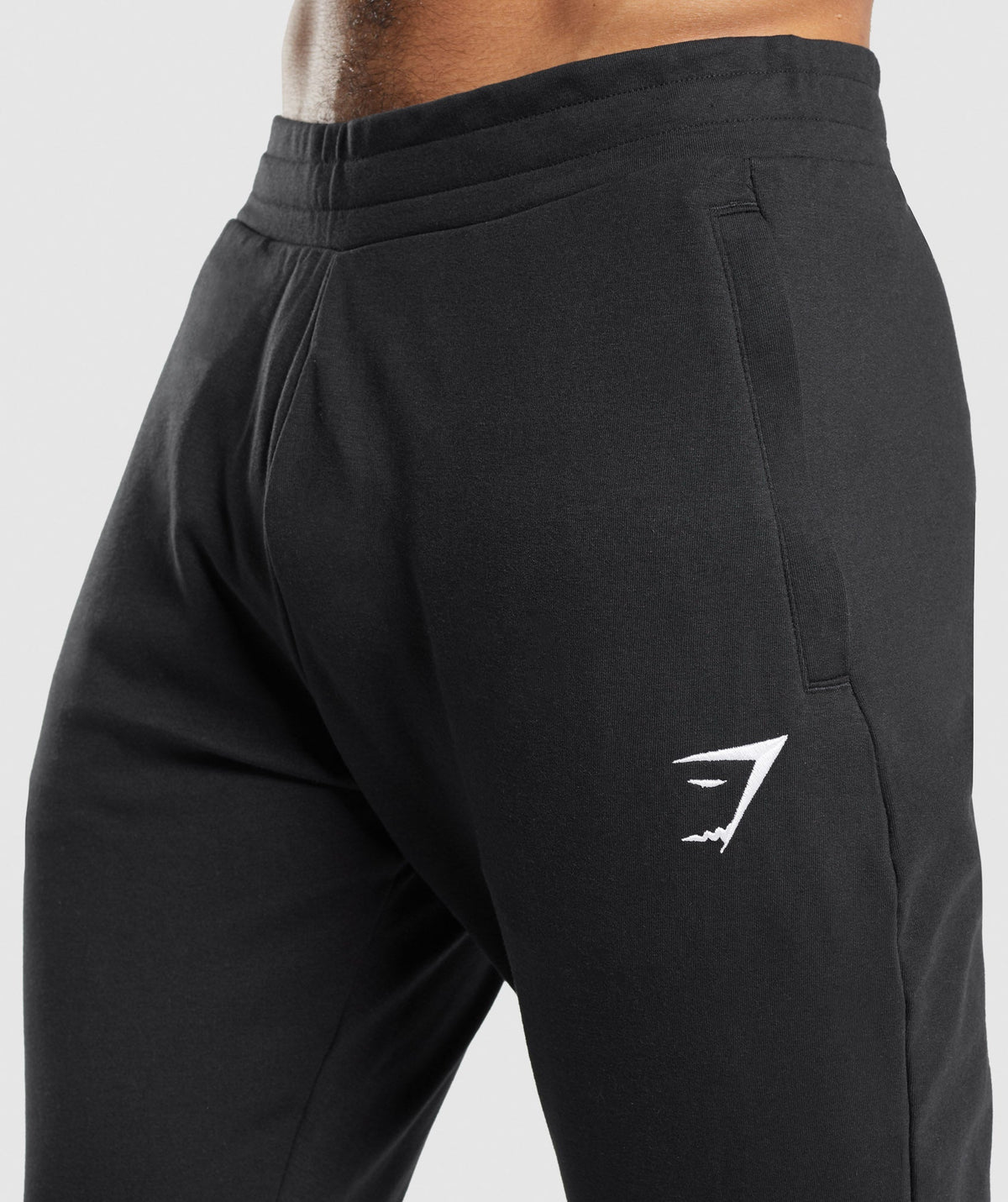 gymshark-critical-joggers-black-aw21