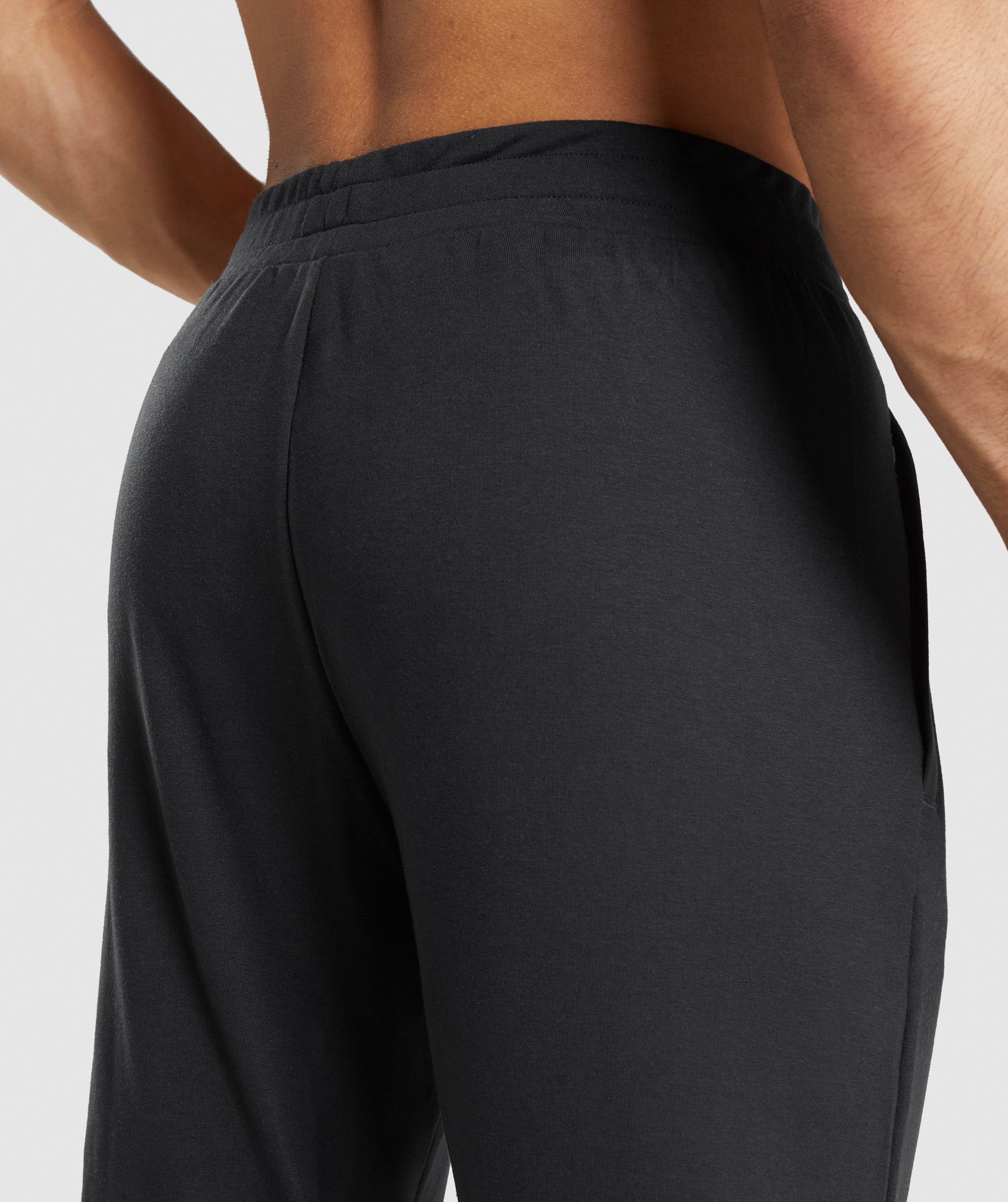 gymshark-critical-joggers-black-aw21