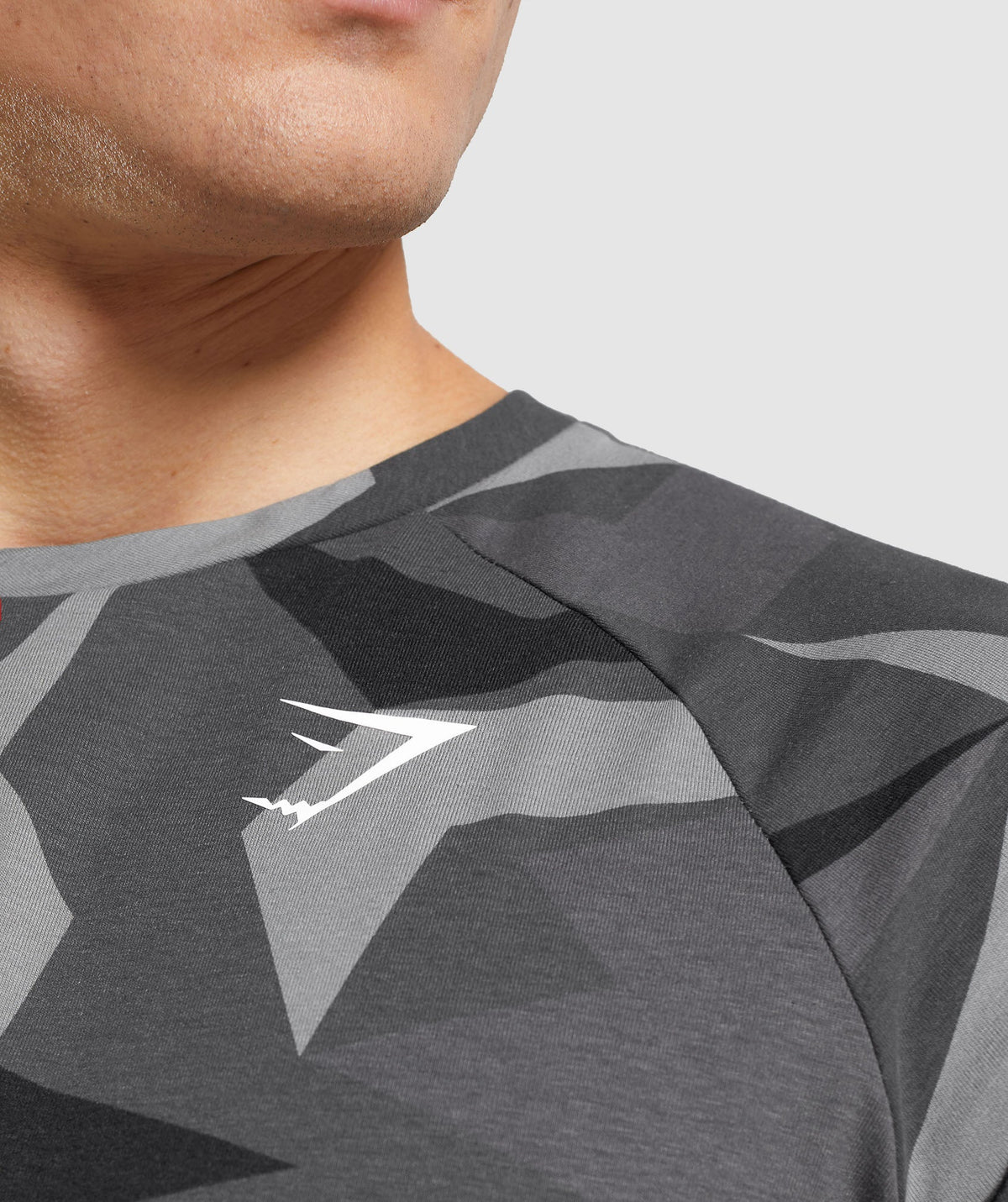 gymshark-critical-t-shirt-black-print-ss22
