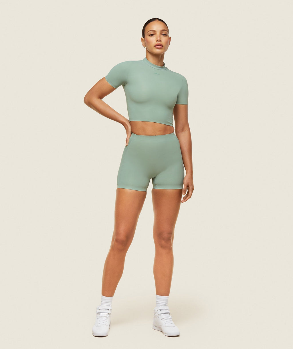 gymshark-everywear-cropped-active-top-dollar-green-ss24