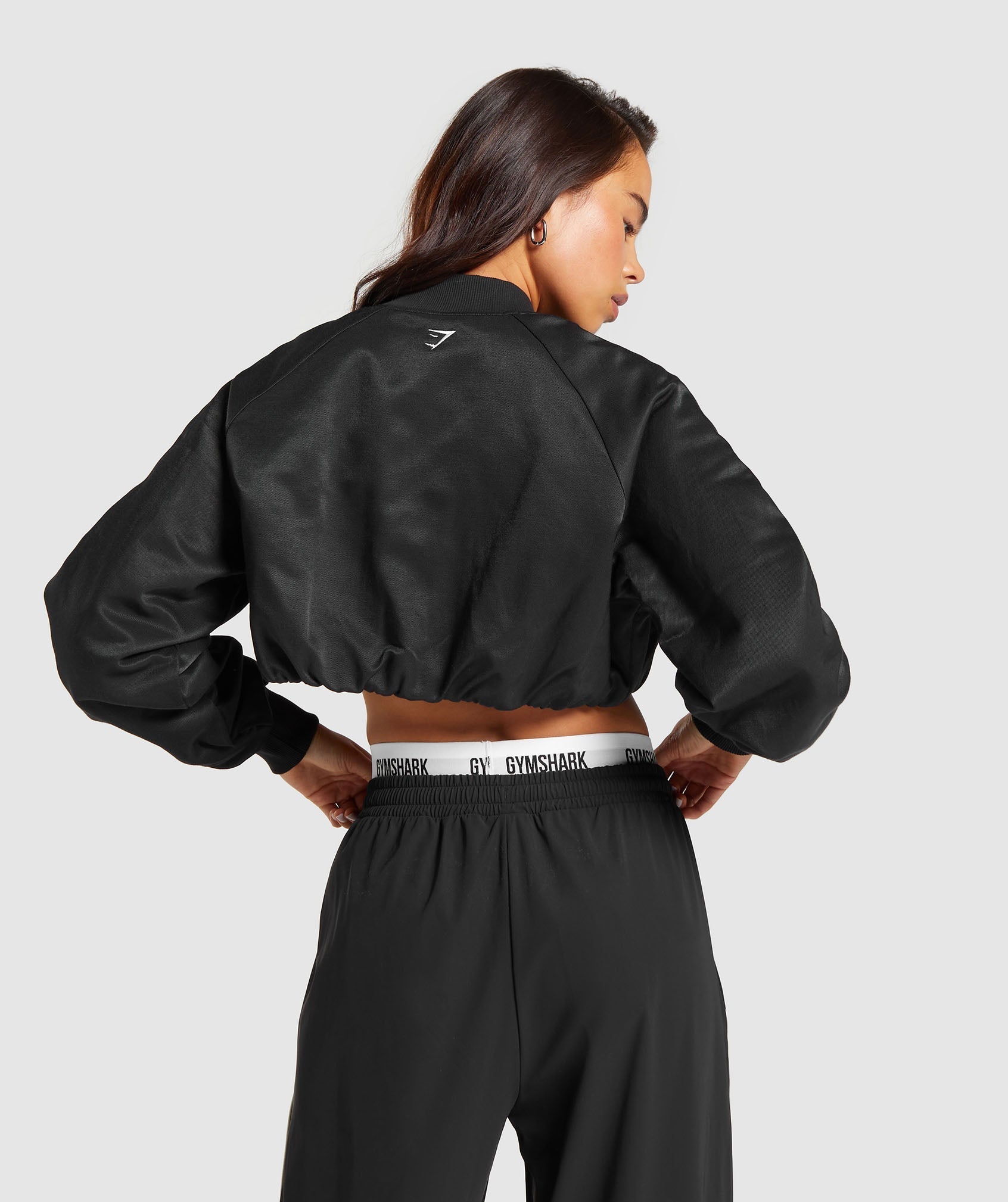 gymshark-cropped-bomber-jacket-black-ss24