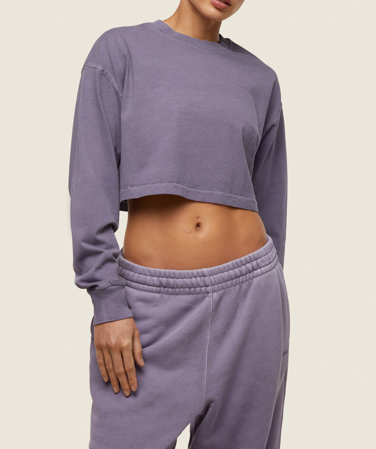 gymshark-everywear-cropped-long-sleeve-tee-fog-purple-ss24