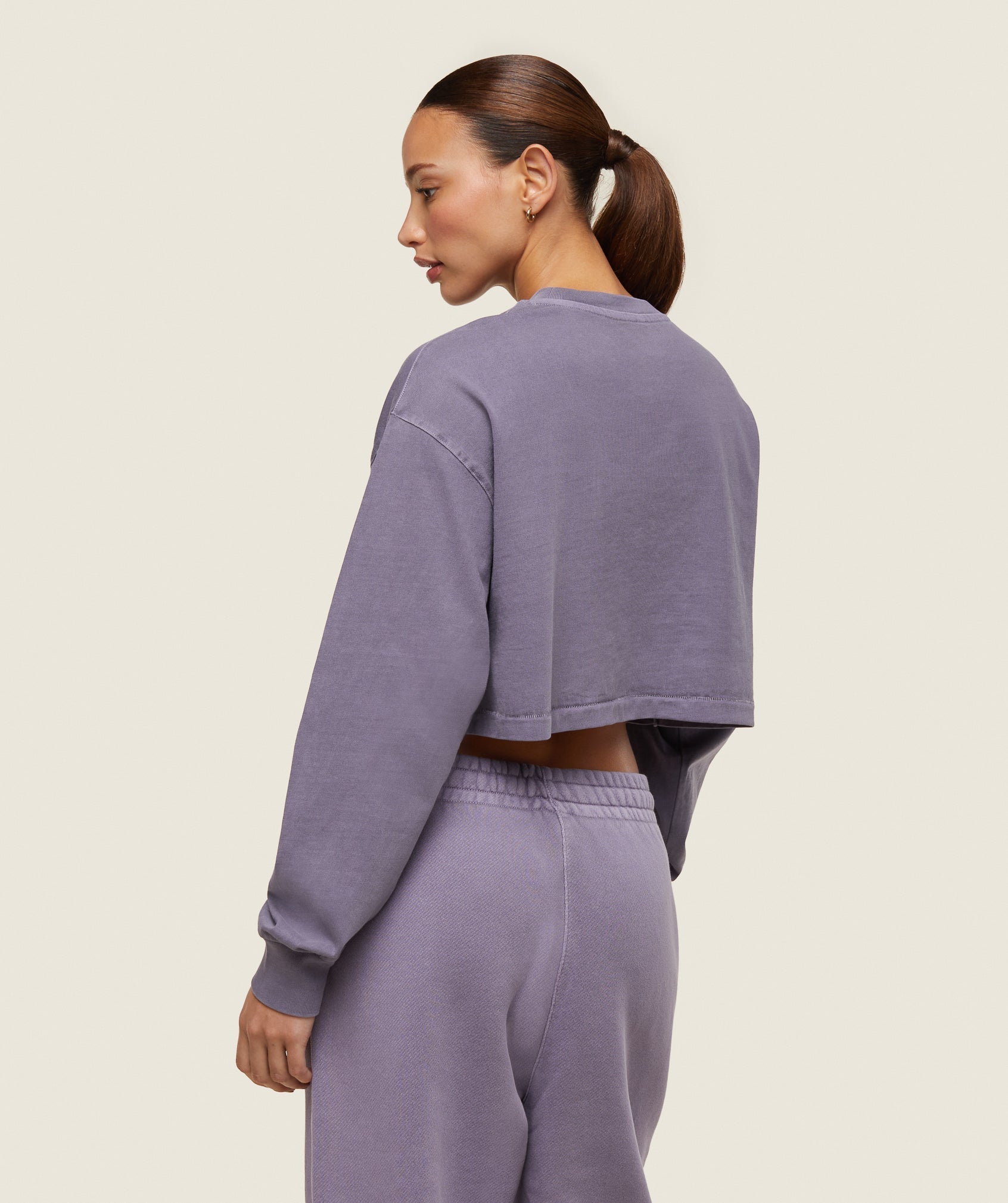 gymshark-everywear-cropped-long-sleeve-tee-fog-purple-ss24