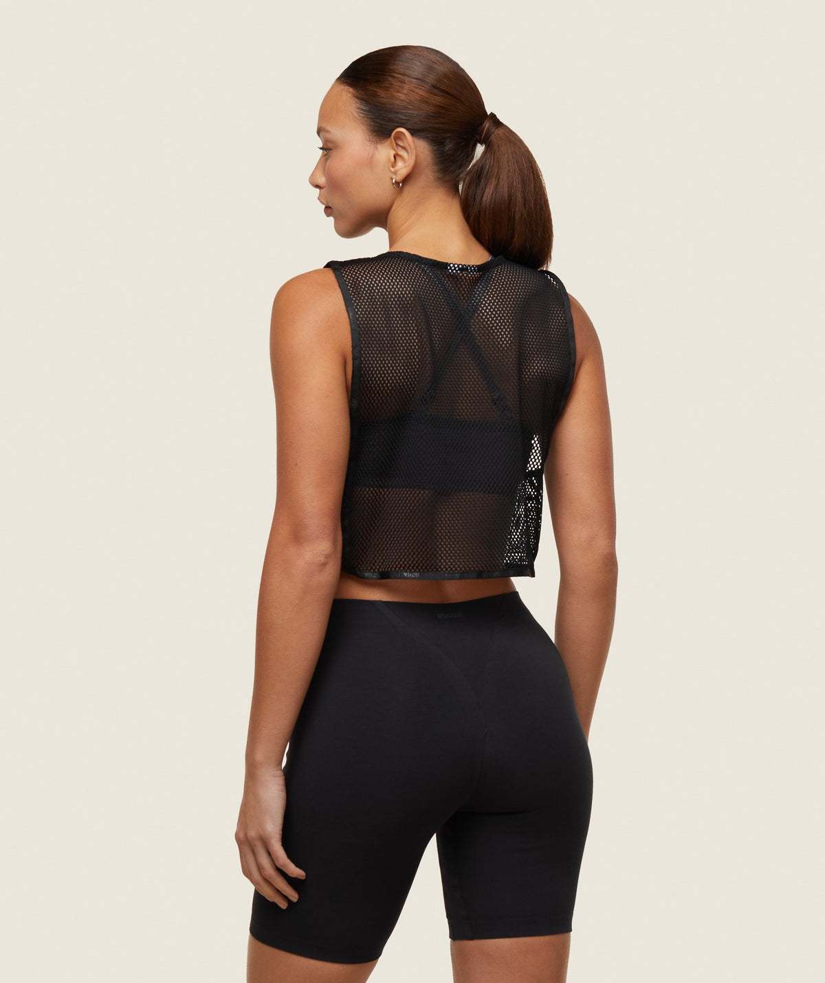 gymshark-everywear-cropped-mesh-tank-black-ss24