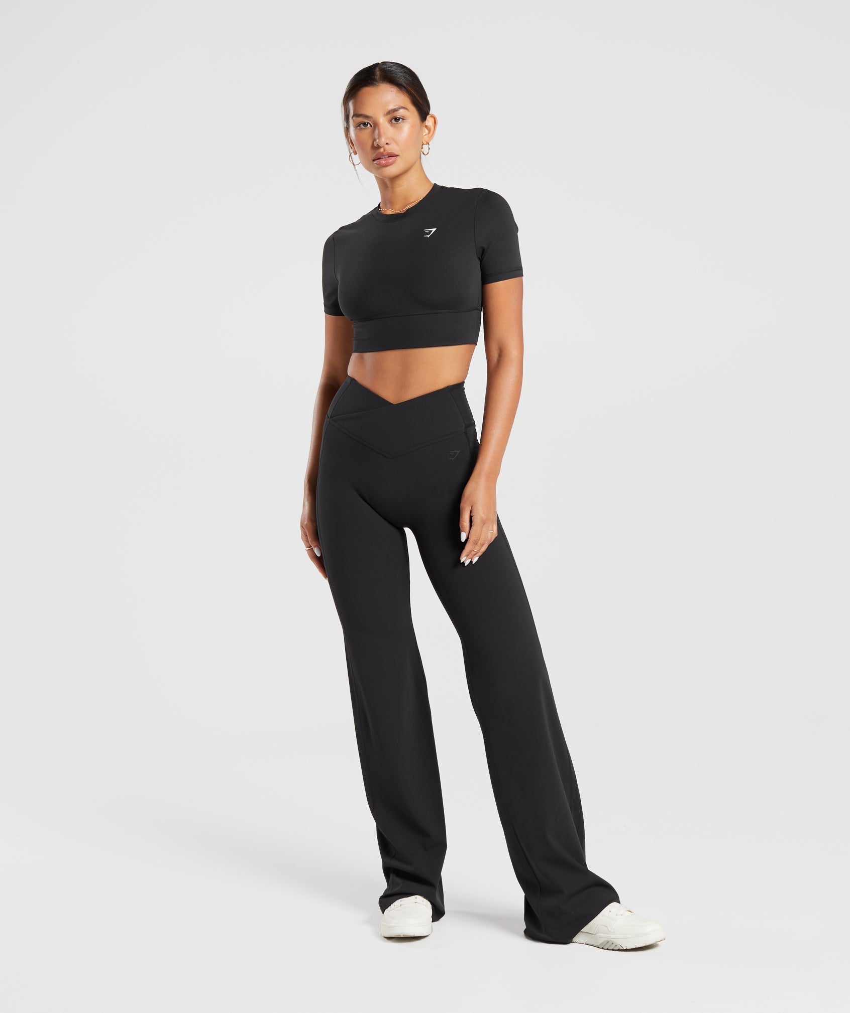 gymshark-crossover-crop-top-black-aw23