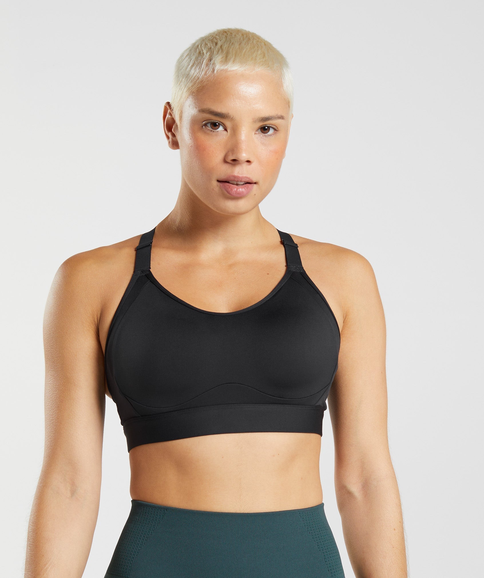 gymshark-cut-out-back-high-support-sports-bra-black-aw22