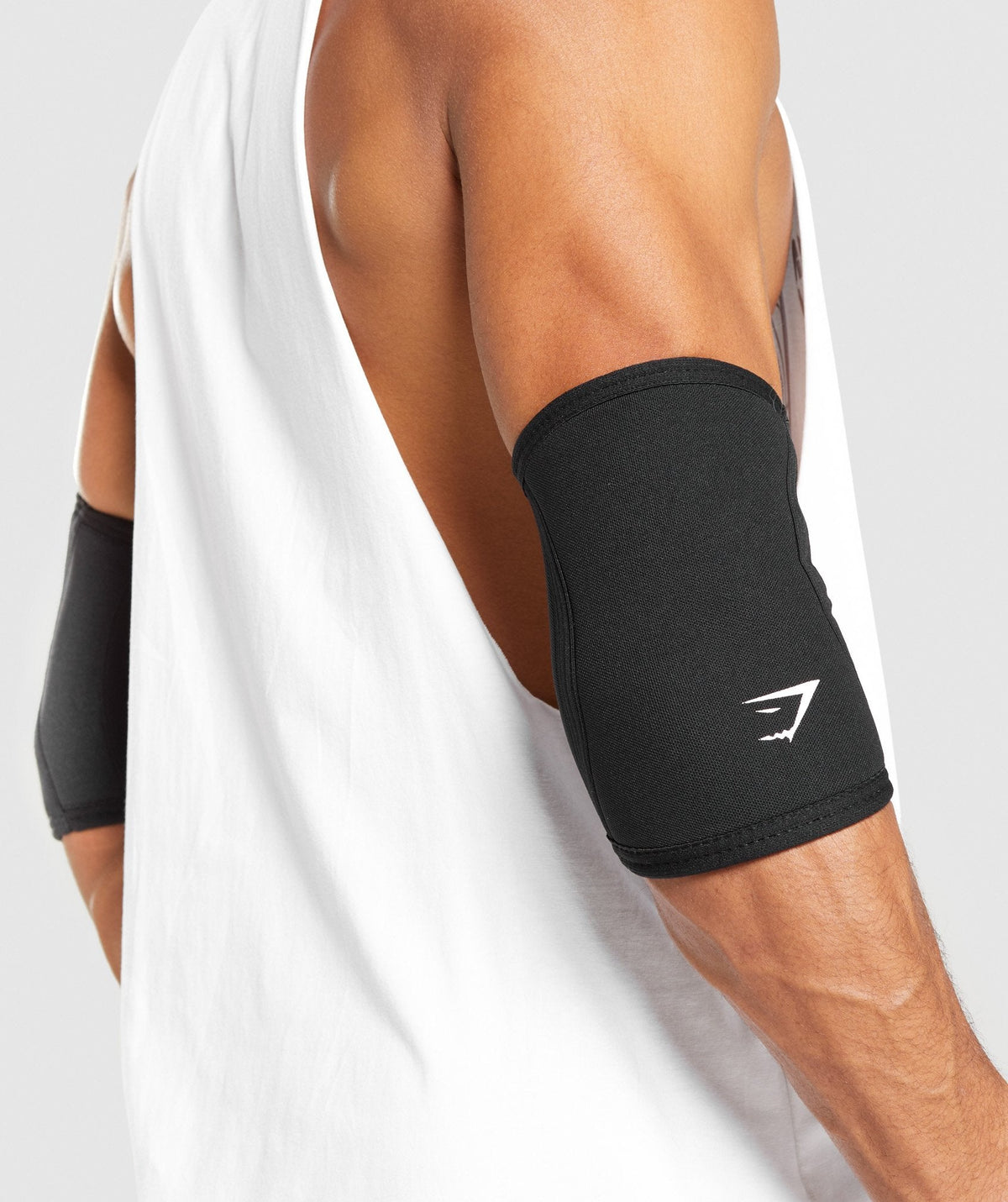 gymshark-elbow-sleeves-black
