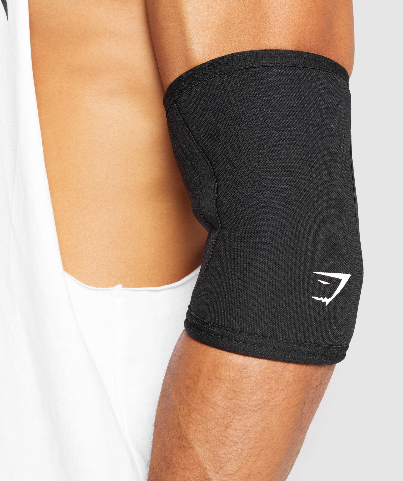 gymshark-elbow-sleeves-black