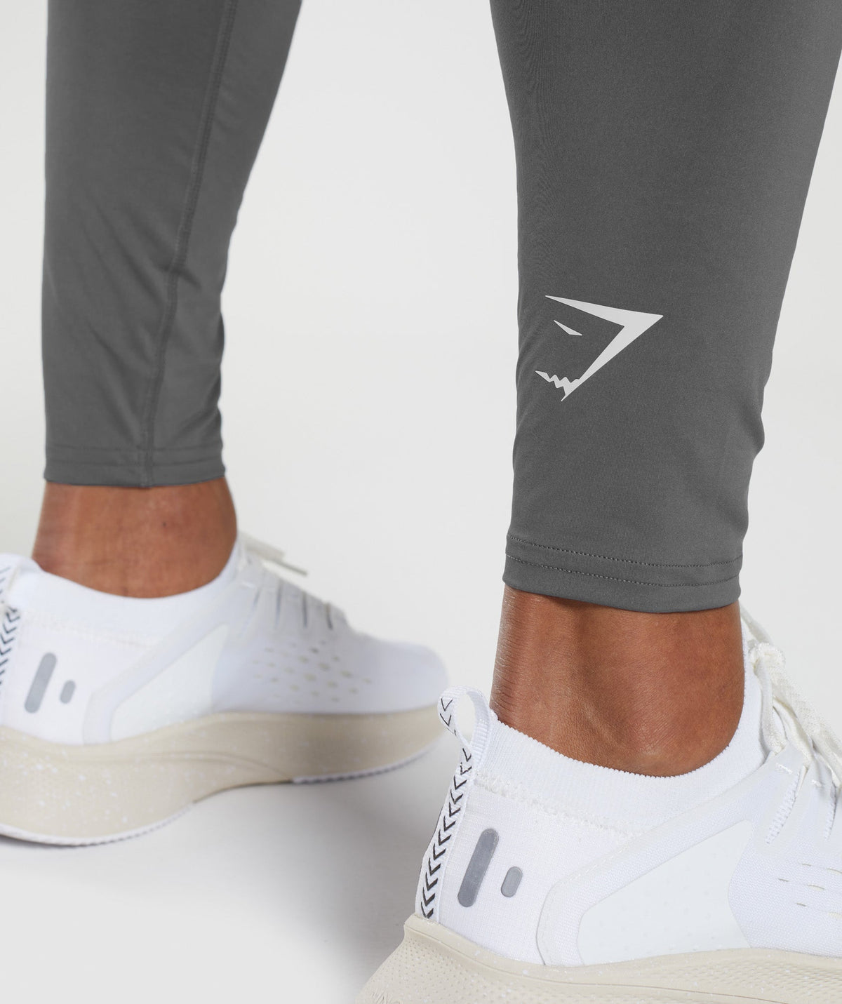 gymshark-element-baselayer-leggings-charcoal-aw21