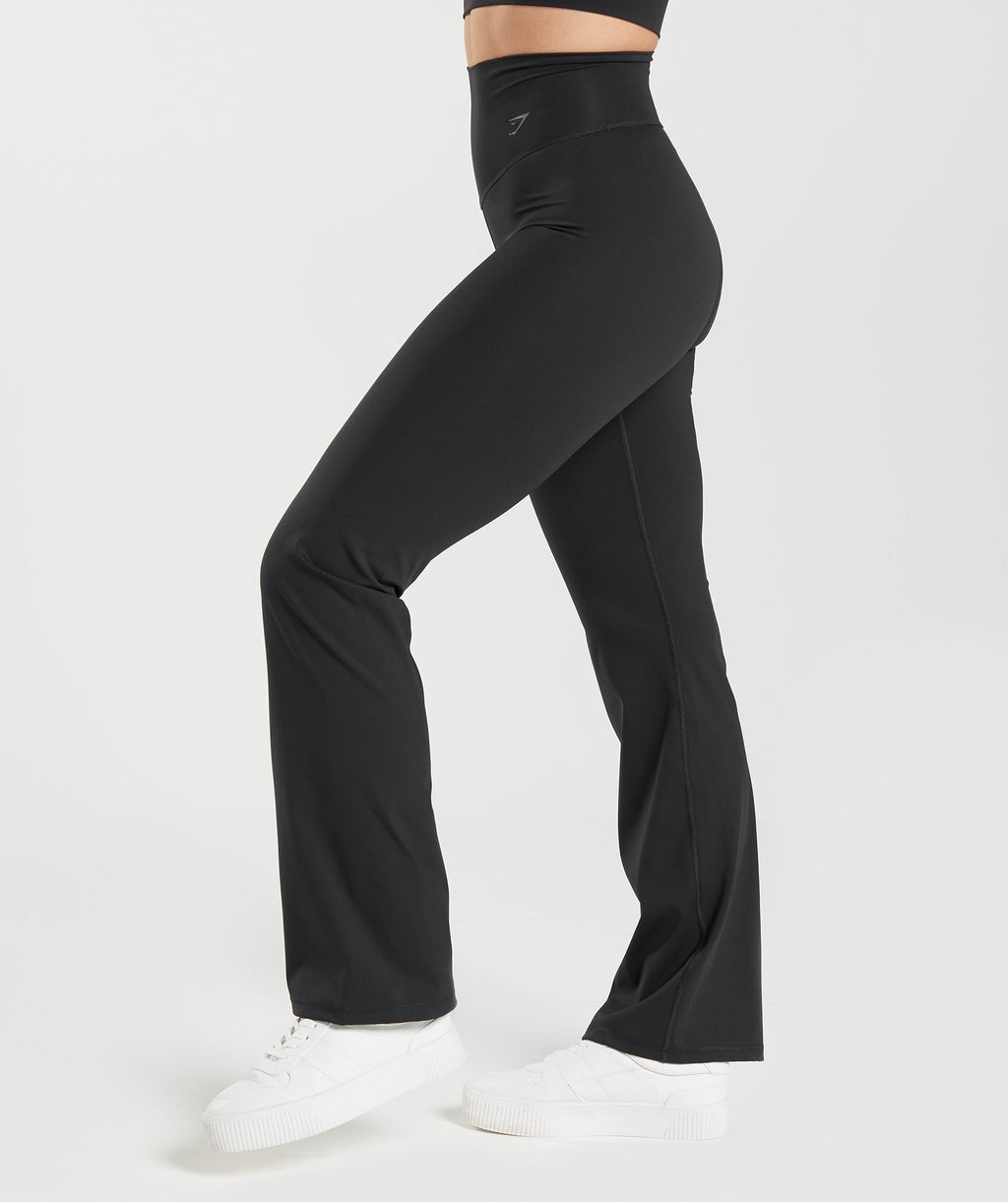 gymshark-elevate-flared-leggings-black-aw22