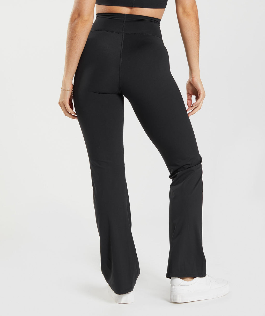 gymshark-elevate-flared-leggings-black-aw22