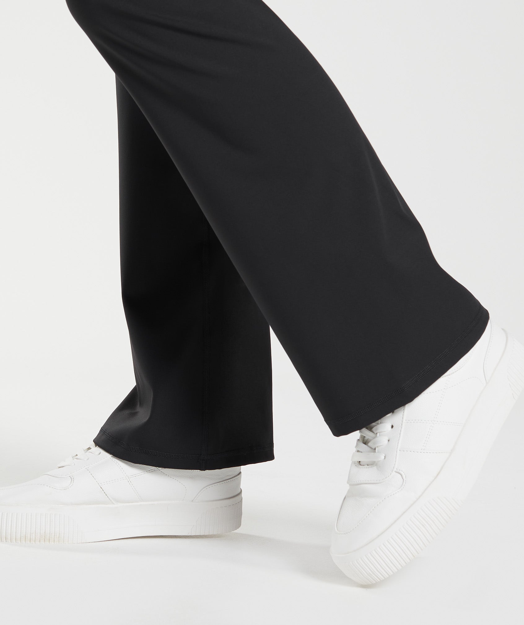 gymshark-elevate-flared-leggings-black-aw22