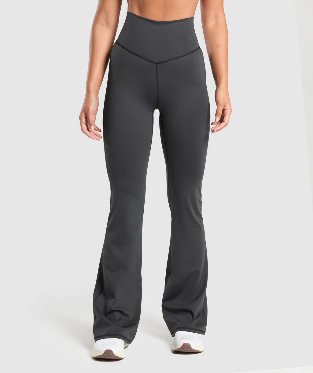 gymshark-elevate-flared-leggings-2-0-black-aw24