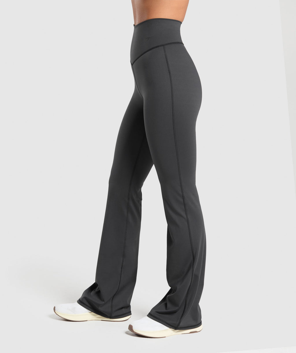 gymshark-elevate-flared-leggings-2-0-black-aw24