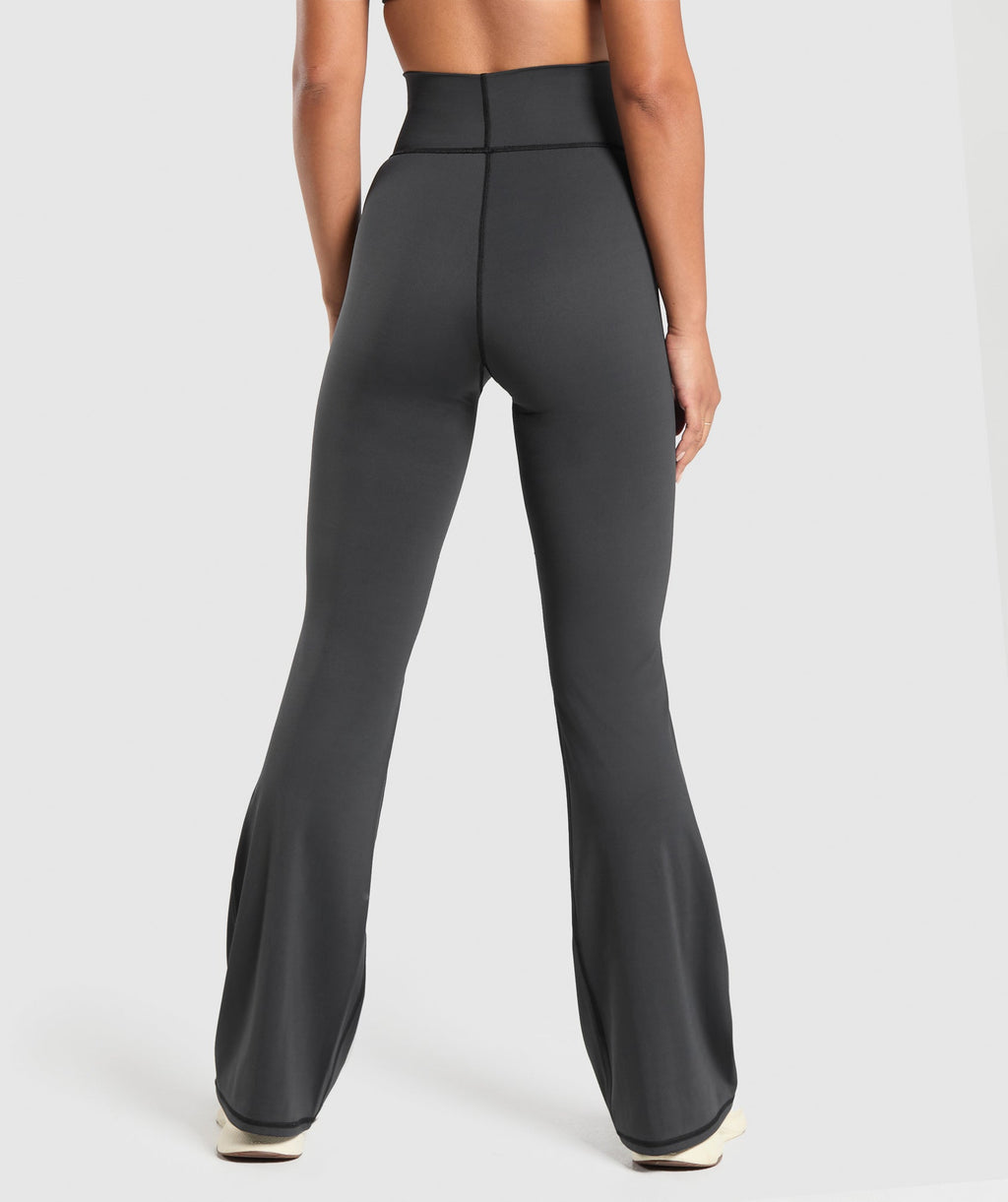 gymshark-elevate-flared-leggings-2-0-black-aw24