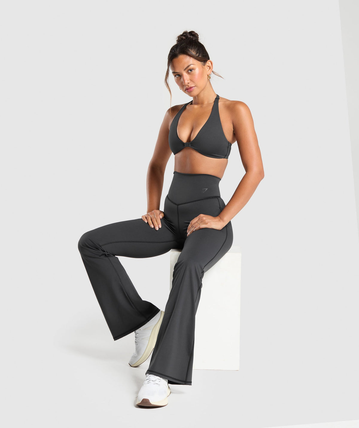 gymshark-elevate-flared-leggings-2-0-black-aw24
