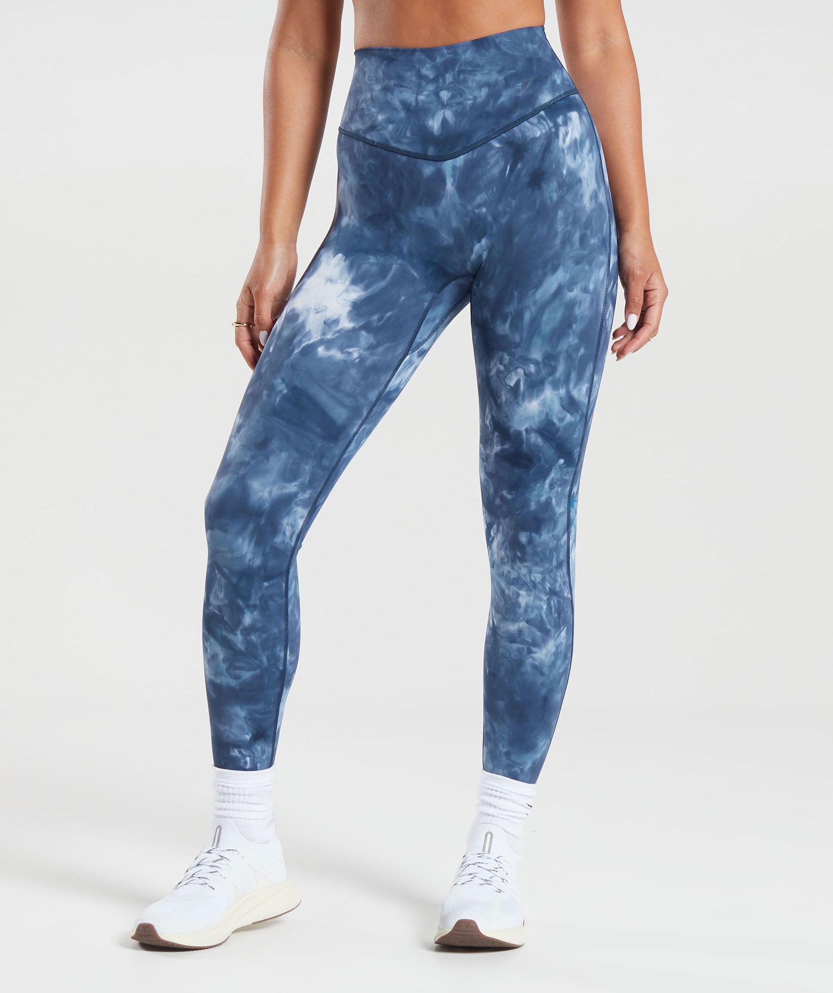 gymshark-elevate-leggings-lakeside-blue-spray-dye-aw22