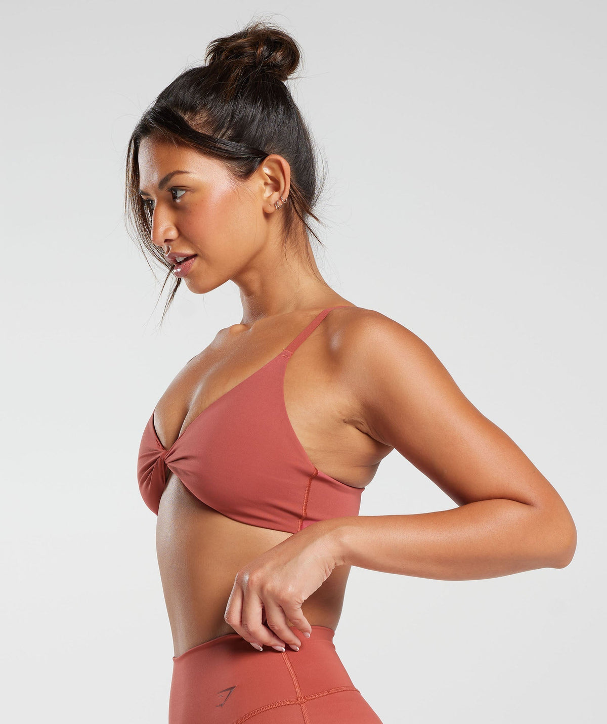 gymshark-elevate-twist-front-bralette-rust-red-aw23