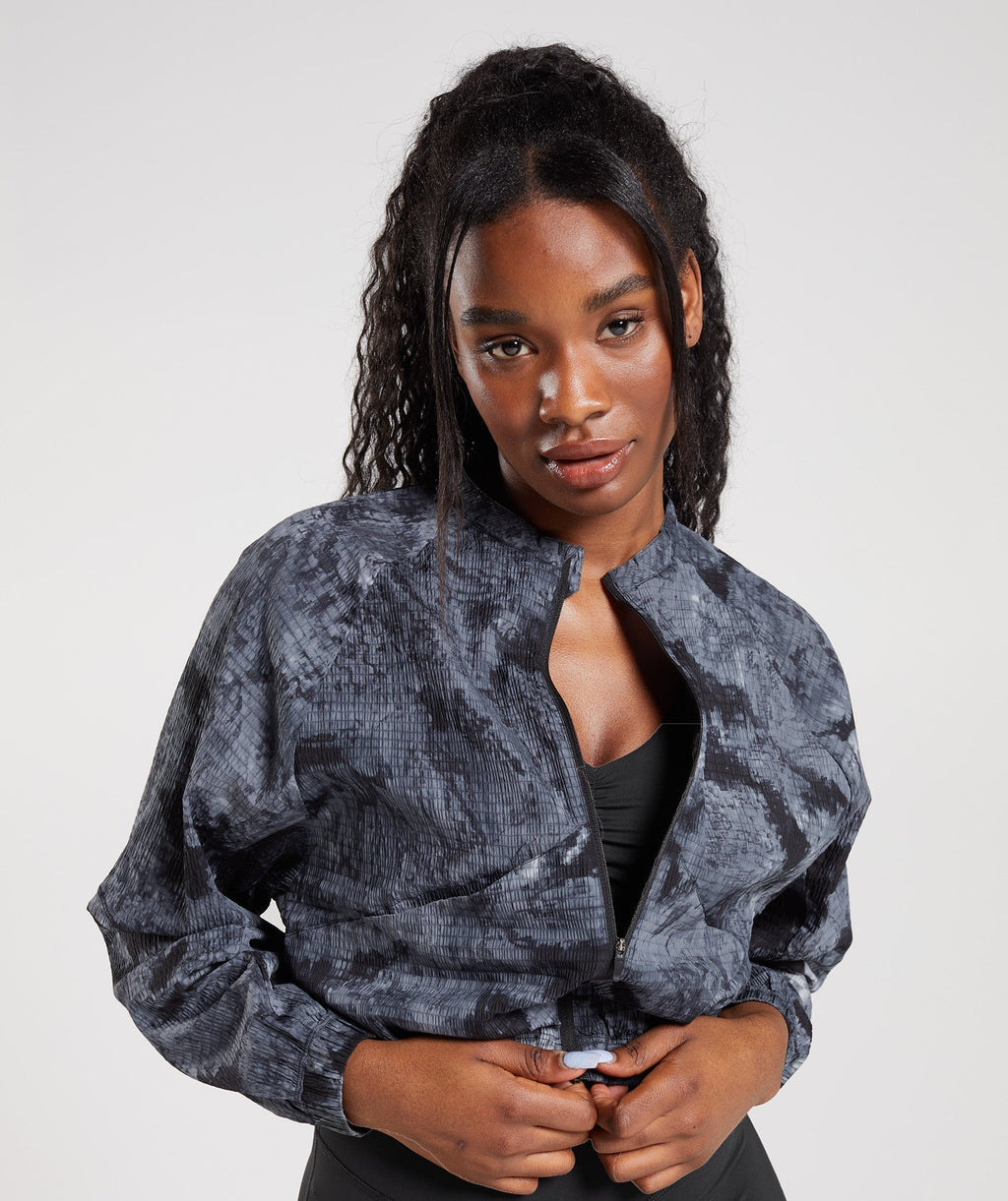 gymshark-elevate-woven-jacket-coin-grey-spray-dye-aw22
