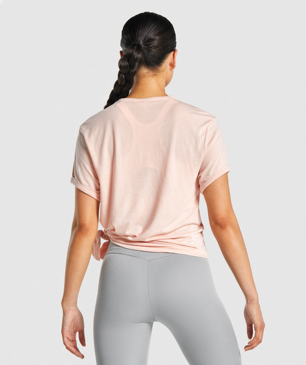 gymshark-essential-t-shirt-light-pink