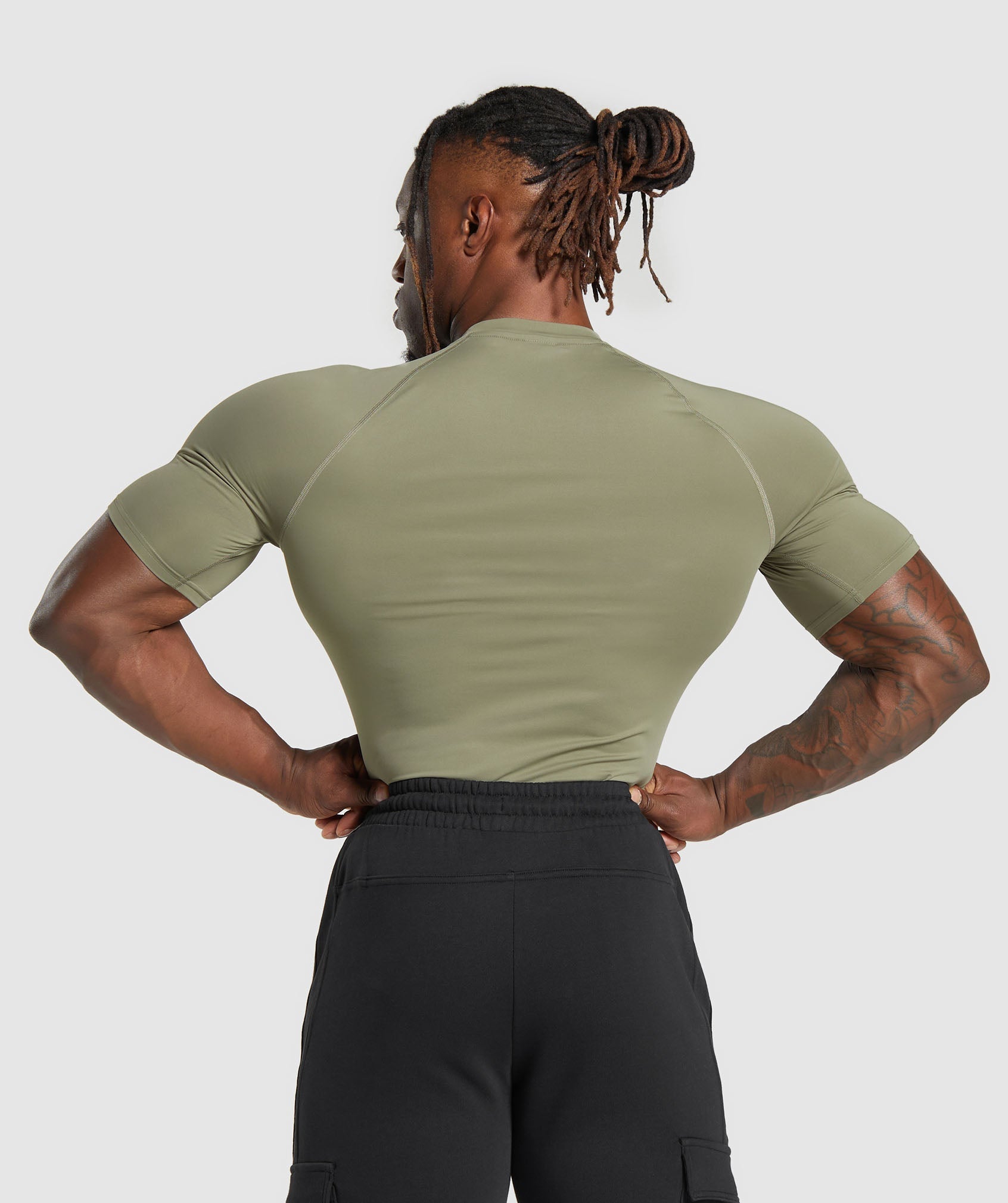 gymshark-element-baselayer-t-shirt-utility-green-ss24