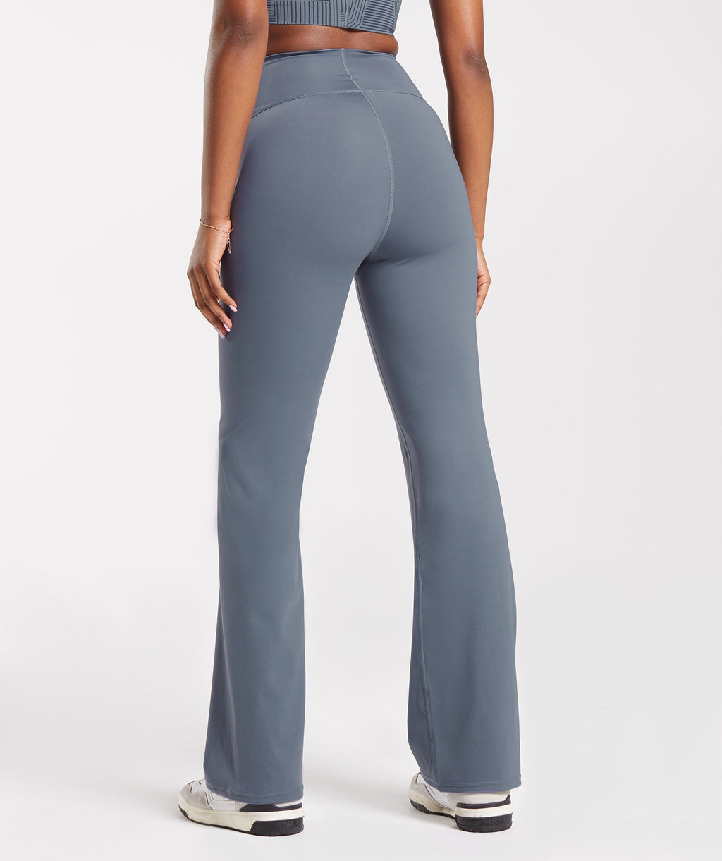 gymshark-elevate-flared-leggings-evening-blue-ss23