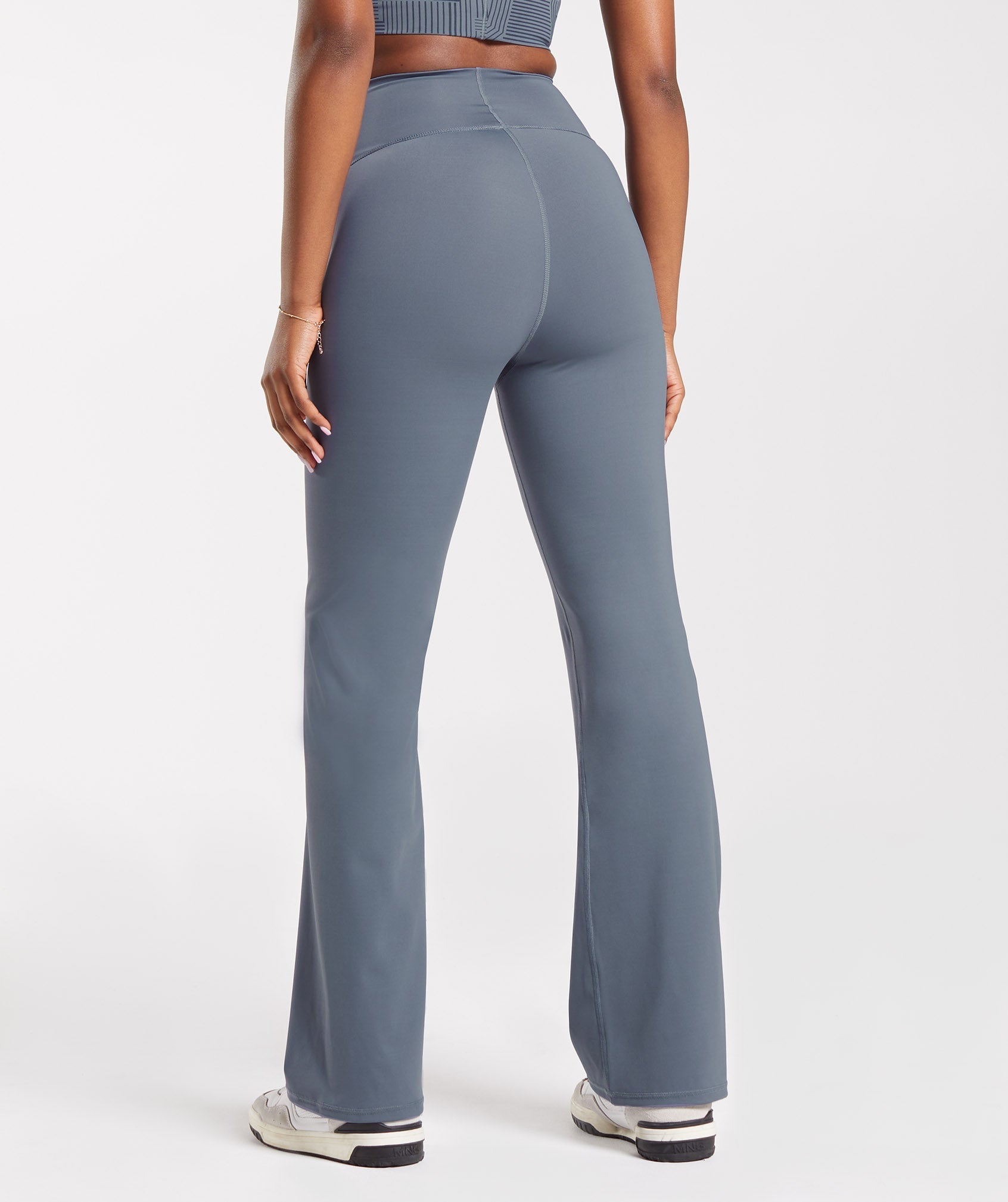 gymshark-elevate-flared-leggings-evening-blue-ss23