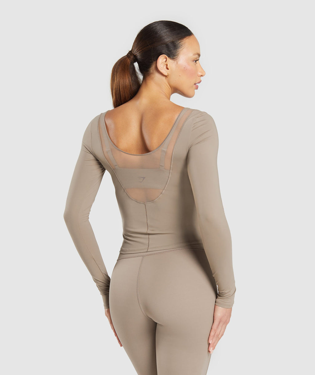 gymshark-elevate-long-sleeve-top-lifestyle-brown-ss25