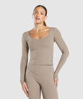 gymshark-elevate-long-sleeve-top-lifestyle-brown-ss25