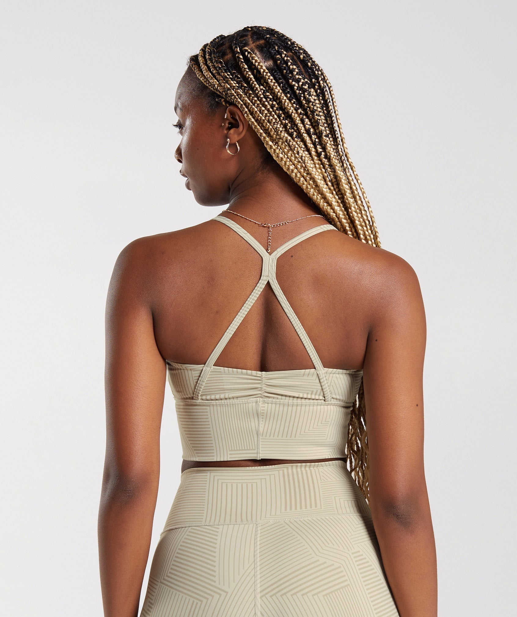 gymshark-elevate-longline-sports-bra-sandy-brown-ss23