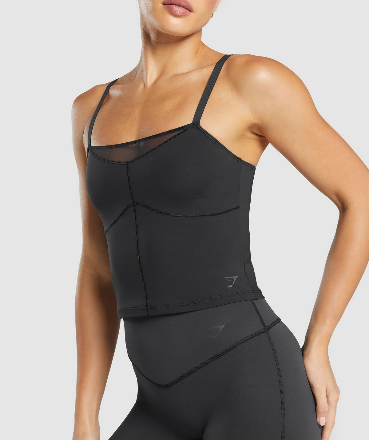 gymshark-elevate-mesh-tank-with-shelf-black-ss25