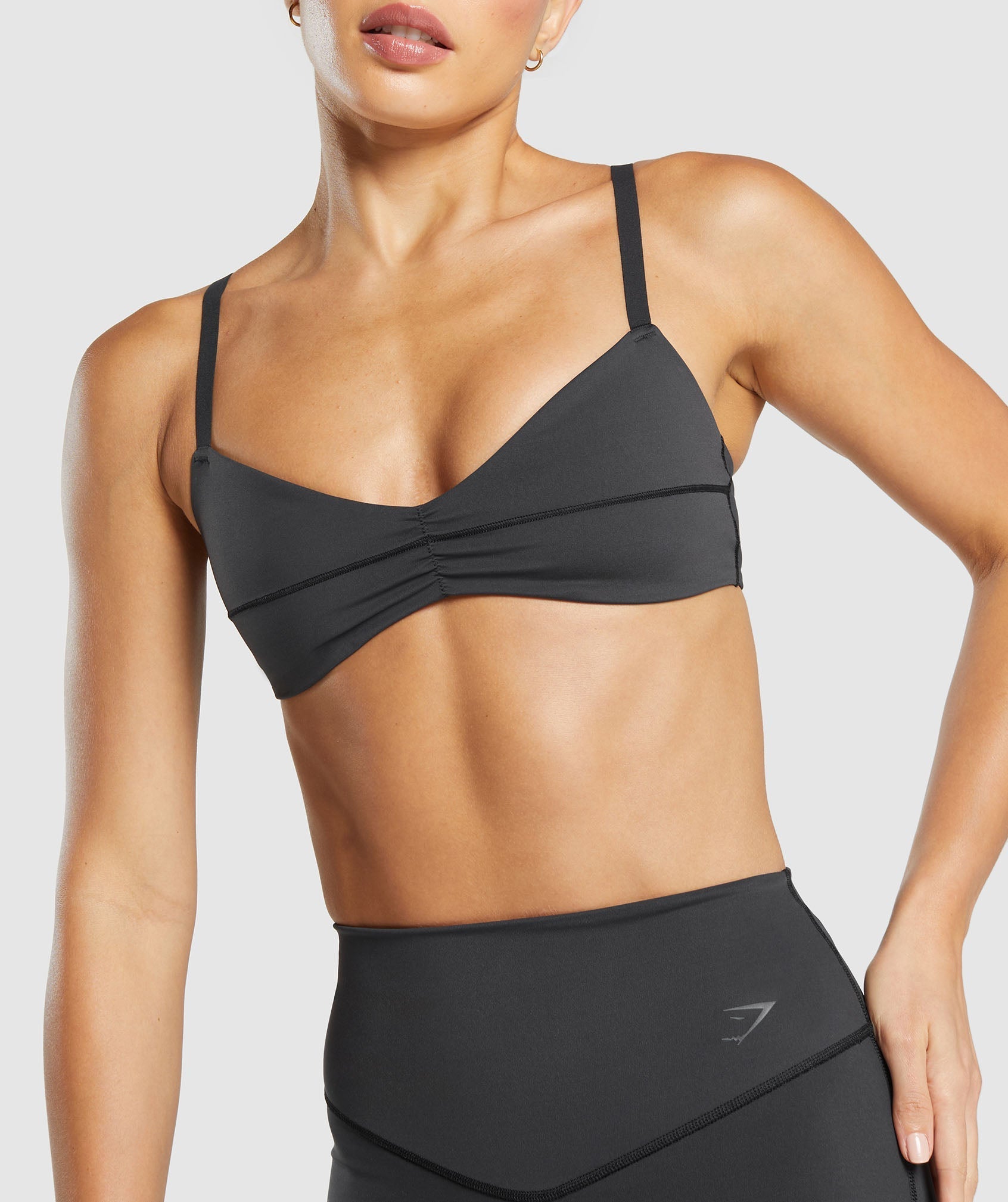 gymshark-elevate-ruched-sports-bra-black-ss25